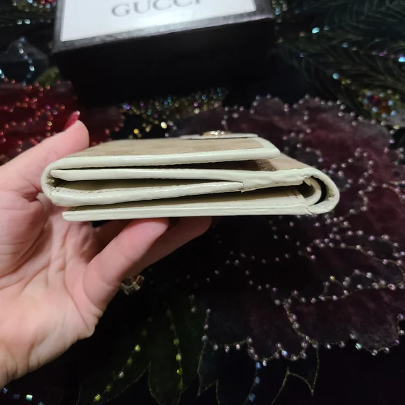 EUC Gucci Wallet - Picture 6 of 15
